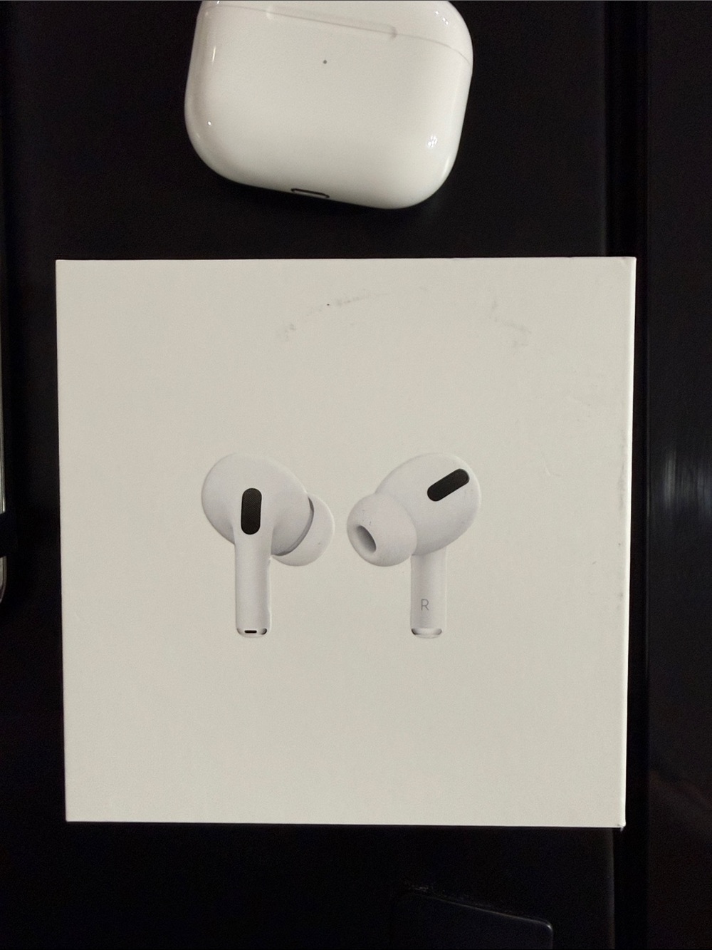 Apple AirPods Pro Wireless Charging Case - White